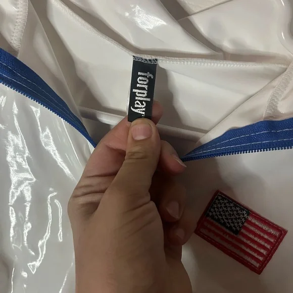 Forplay White and Silver Futuristic Women's costume - Picture 10 of 14